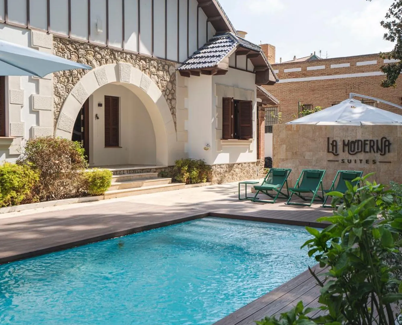 La Moderna Suites contacts